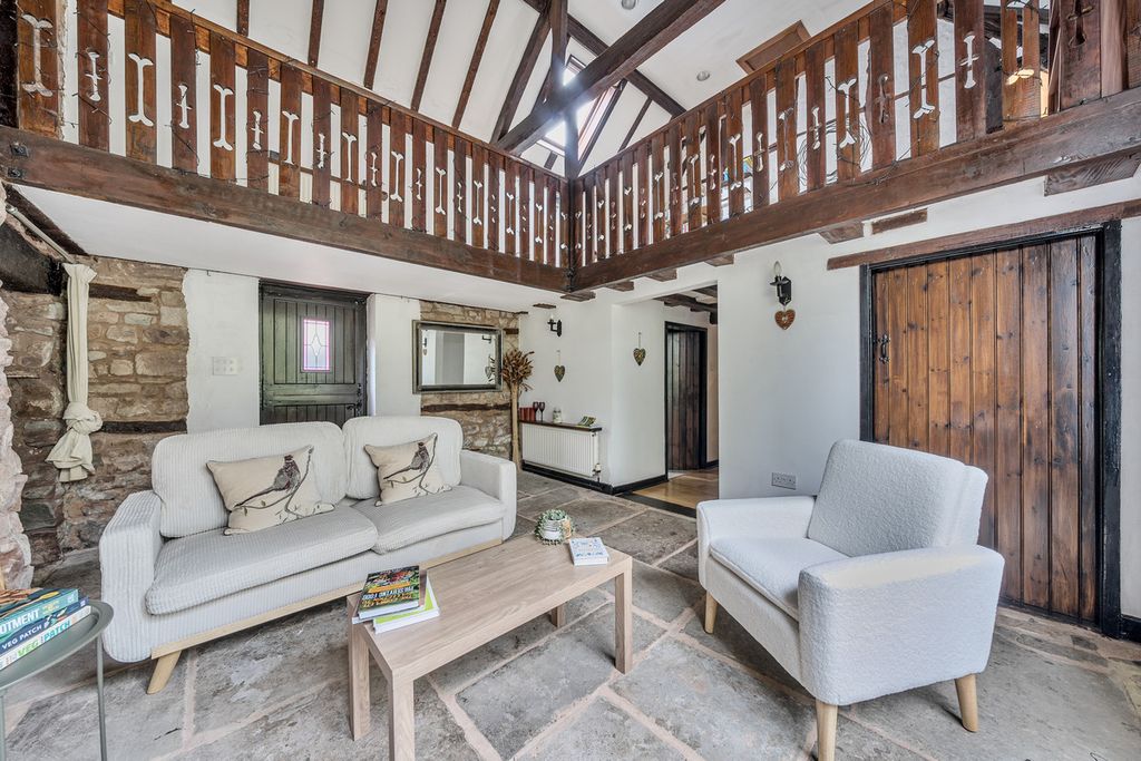 Property photo 2 of 27