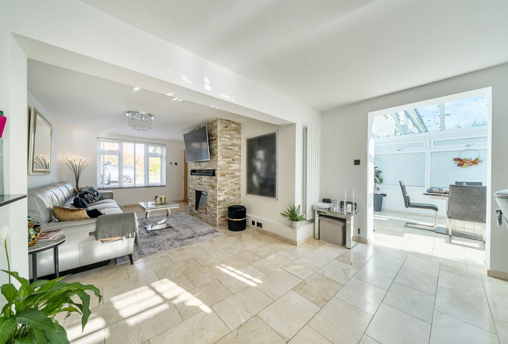 Property photo 3 of 18 Open Plan