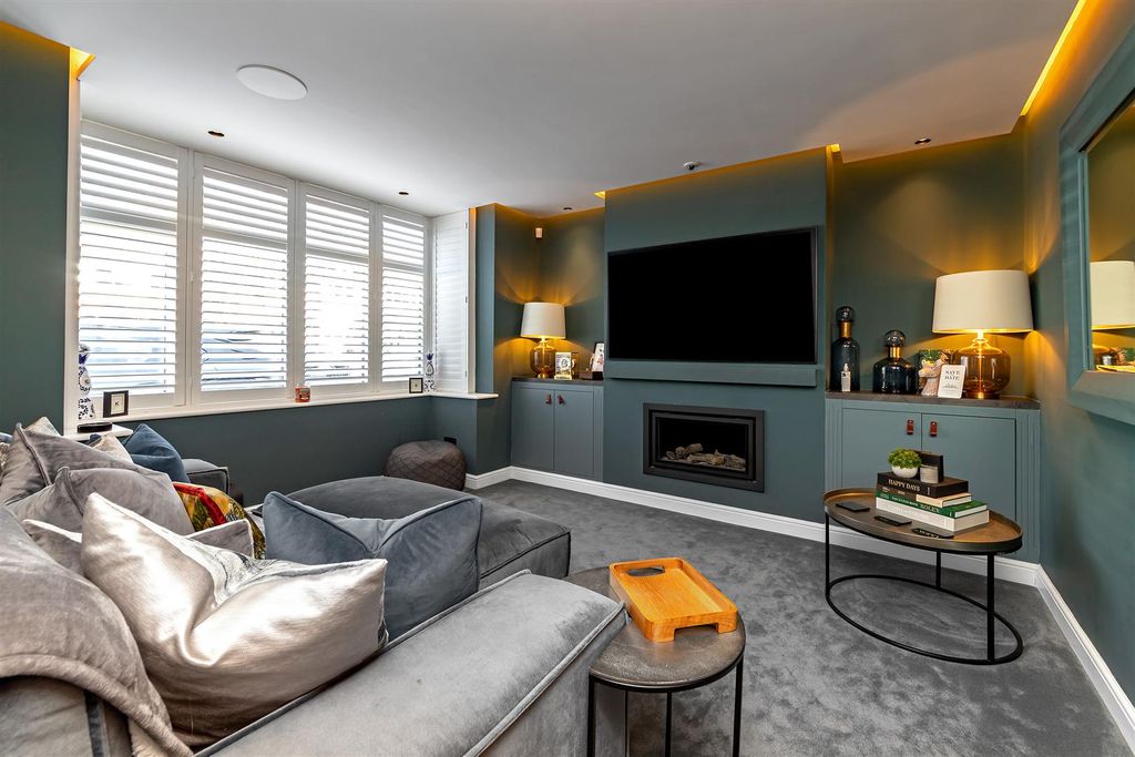 Property photo 2 of 27 2Selwyncrescent-10.Jpg