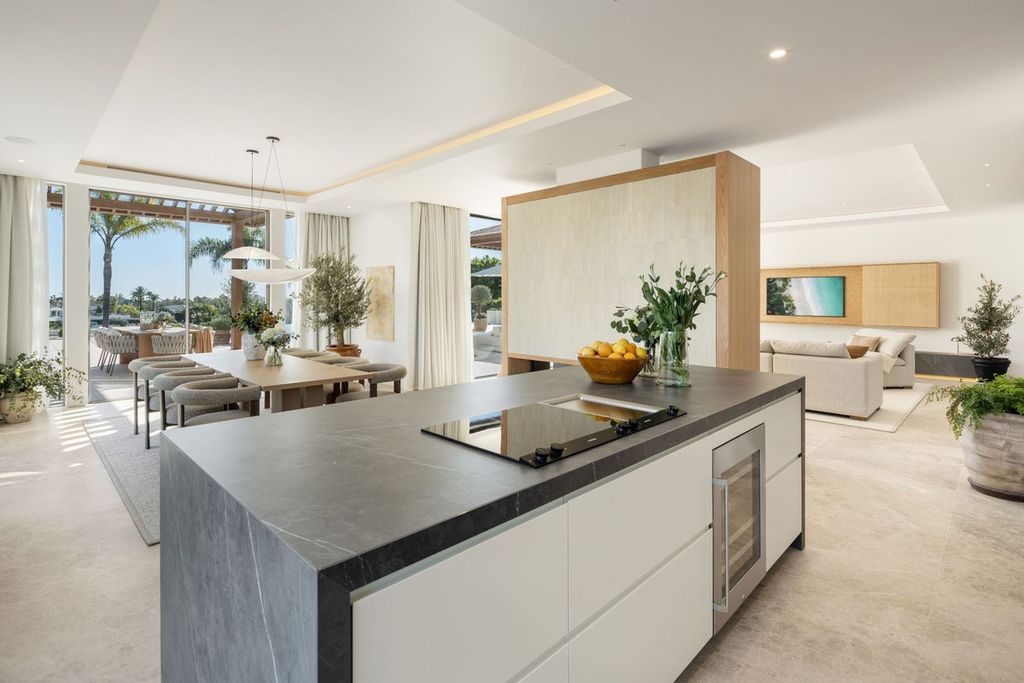 Property photo 3 of 34