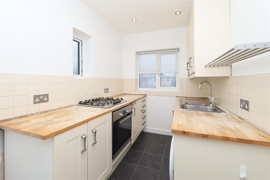 Property photo 3 of 8 12A Northdown Close (6) Copy.Jpg