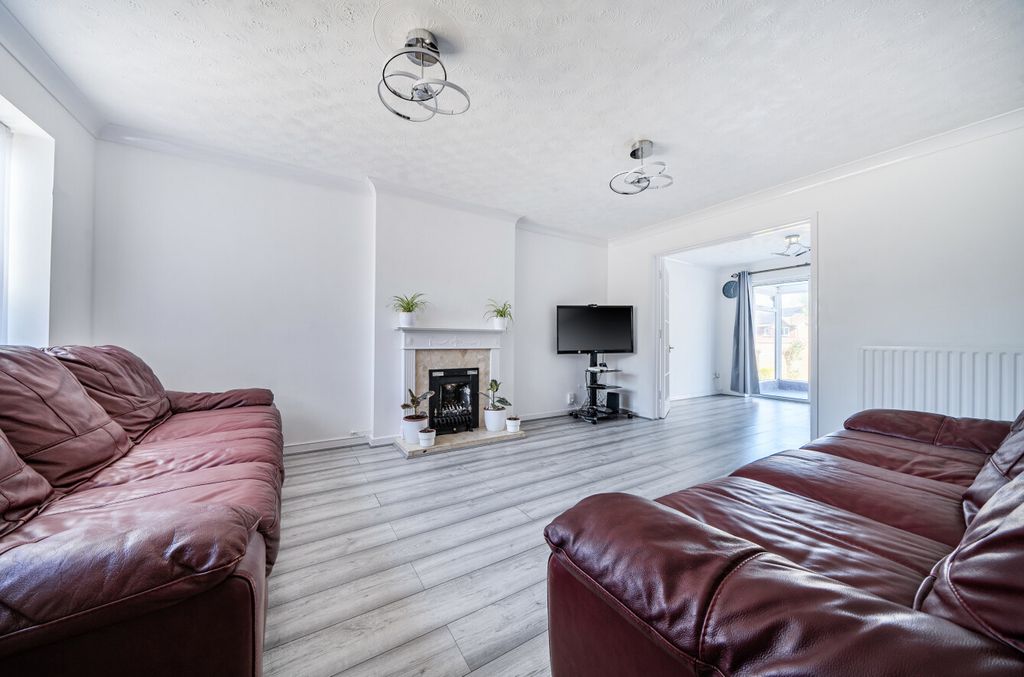 Property photo 2 of 21 1438843-8-69d4De9...