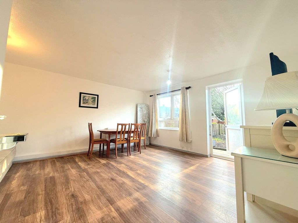 Property photo 2 of 7 6