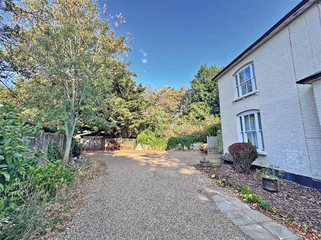 Property photo 3 of 6