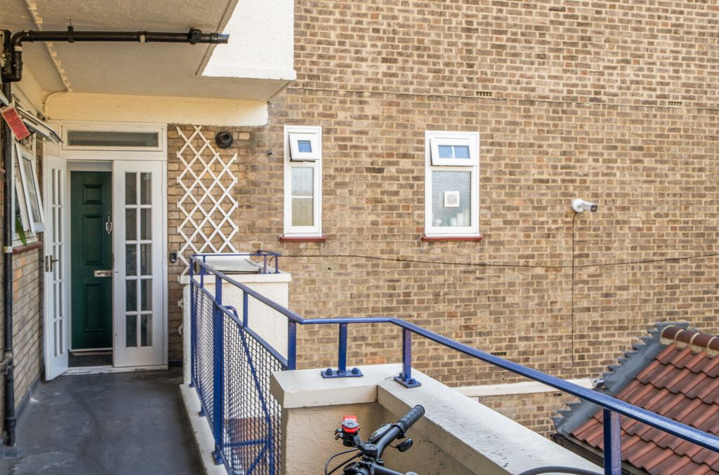 Property photo 3 of 21 External View