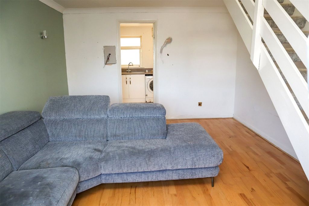 Property photo 3 of 12 Lounge