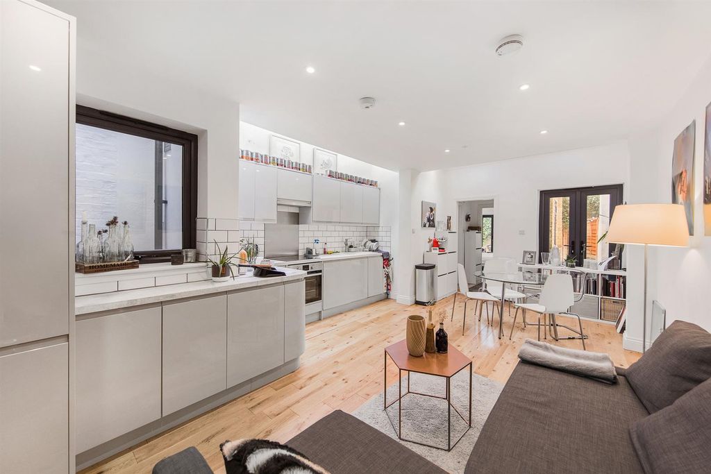 Property photo 3 of 9 10218_00404563.Jpg