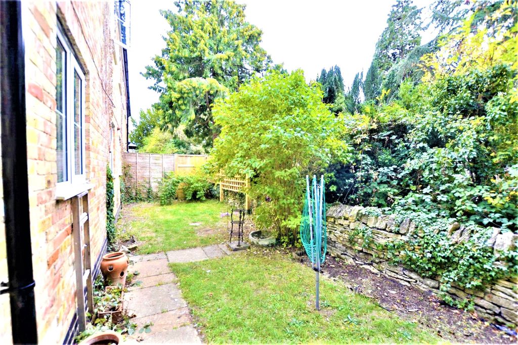 Property photo 3 of 10 Garden