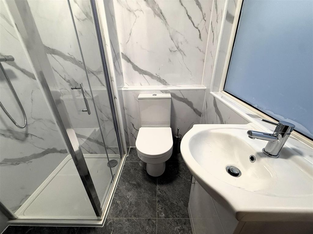 Property photo 3 of 6 Lasc 3 wc.Jpg