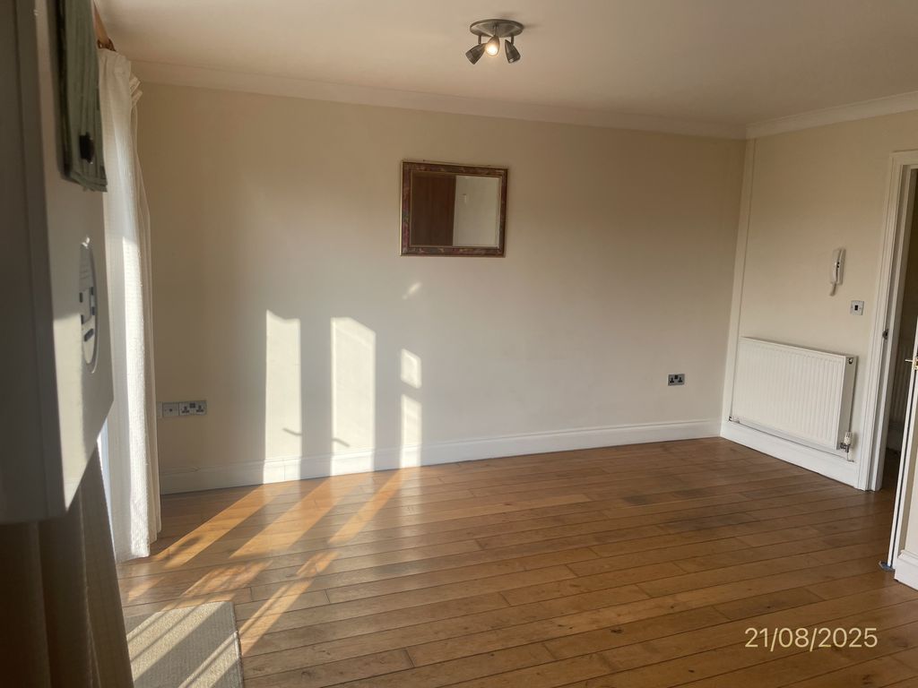 Property photo 3 of 6 Img_7974