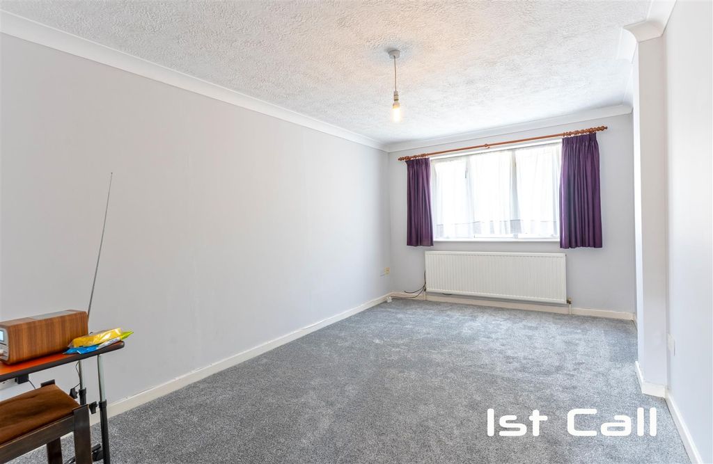 Property photo 2 of 7 Lounge.Jpg