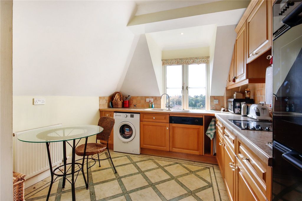 Property photo 3 of 13 Kitchen/Breakfast Rm