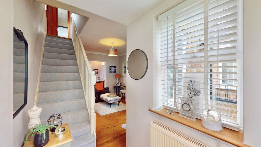Property photo 2 of 39