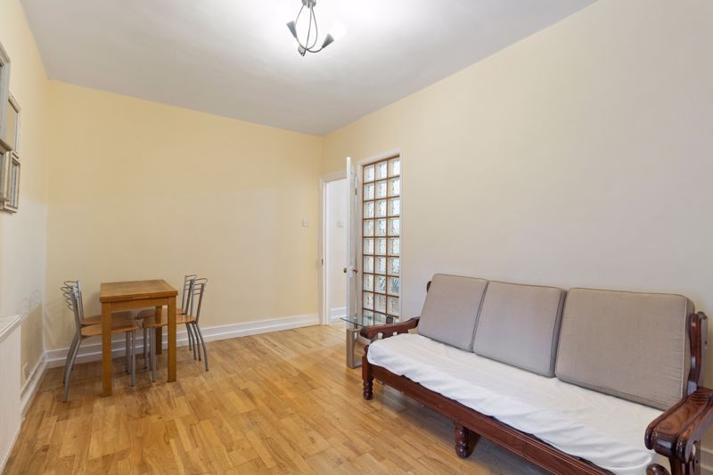 Property photo 3 of 11 Reception