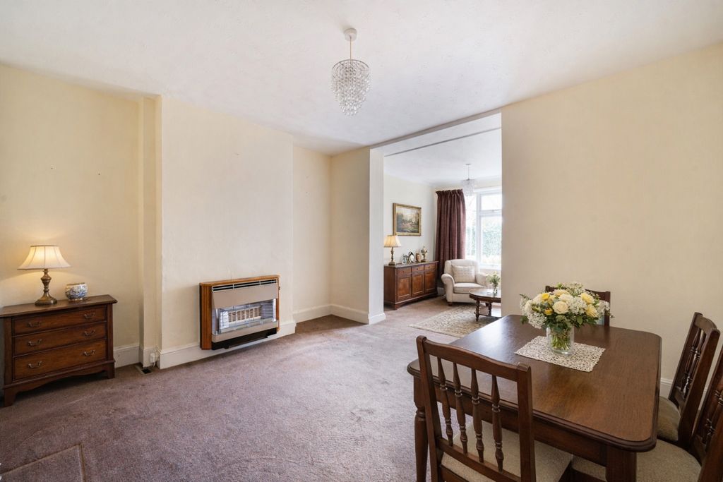 Property photo 2 of 18 Lounge - Virtual Stage