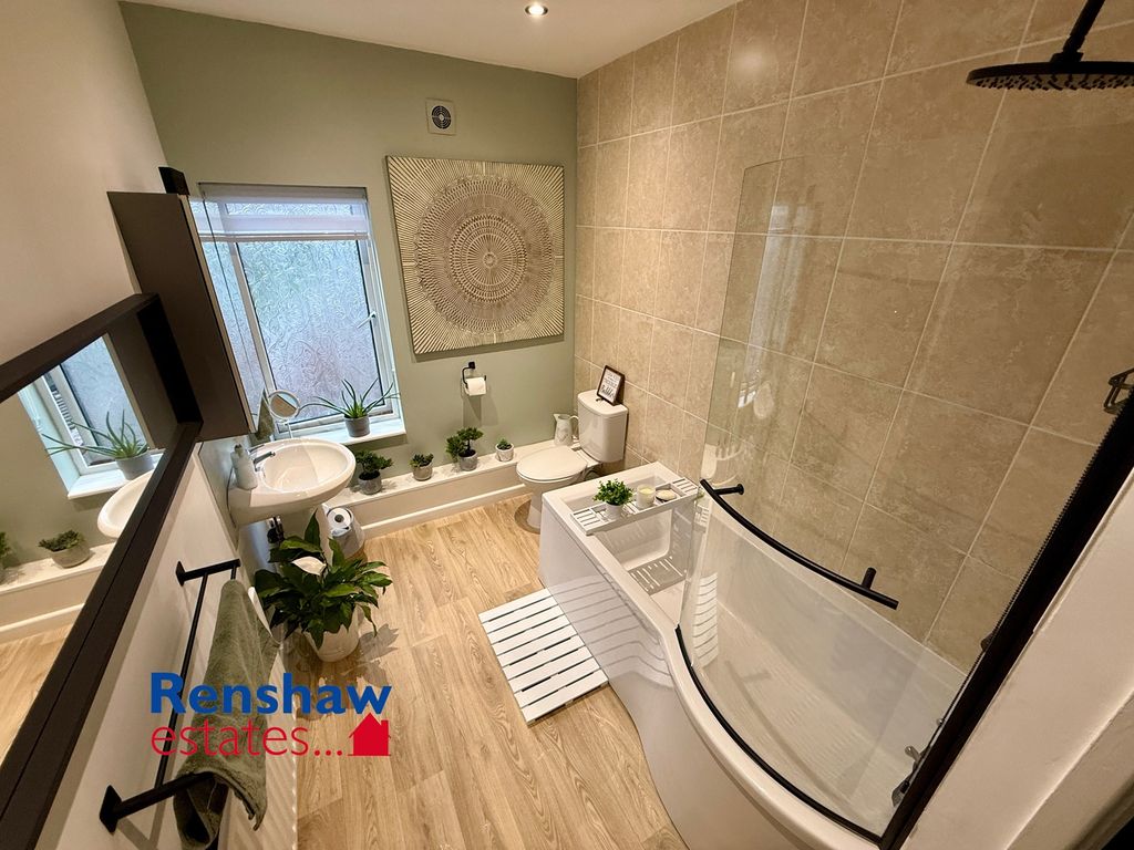 Property photo 3 of 15 Bath (1)