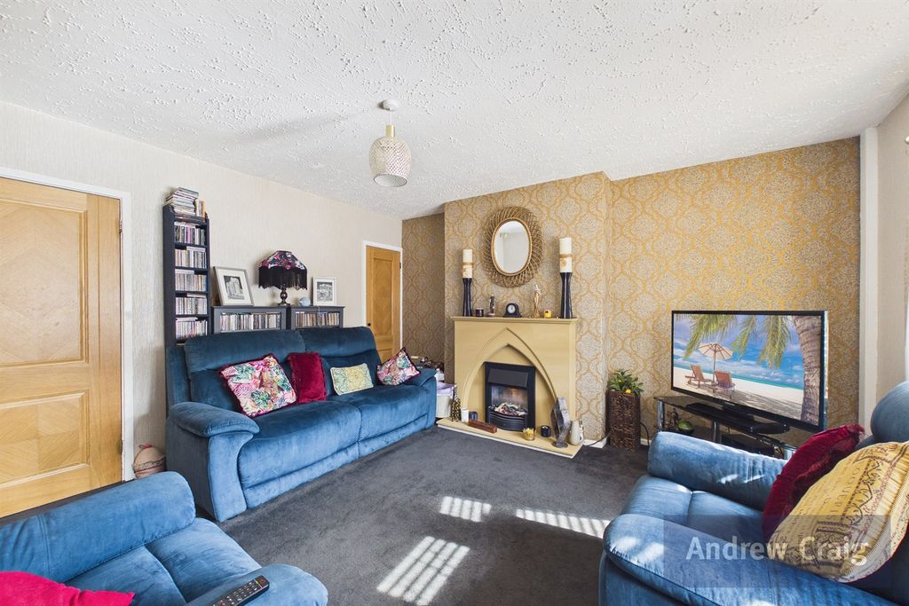 Property photo 2 of 13 Lounge