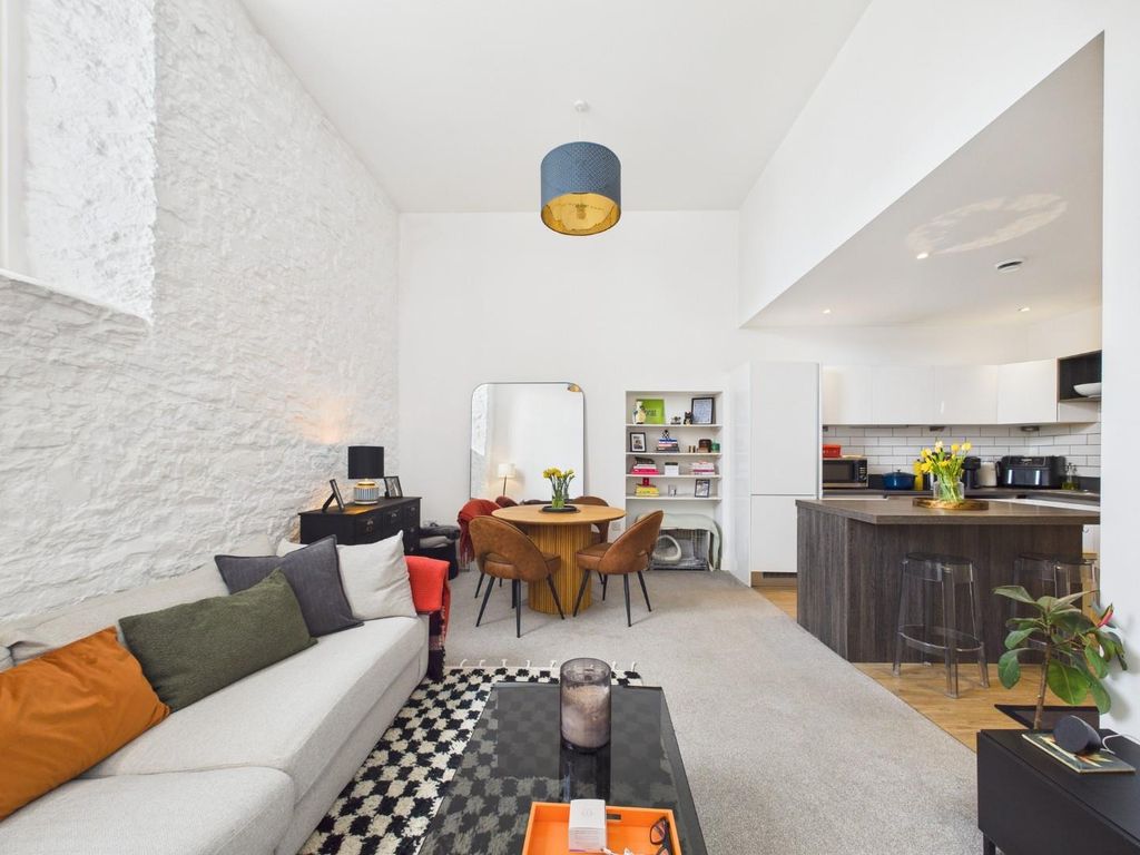 Property photo 3 of 22 Cam01576G0-Pr0336-Still020.Jpg