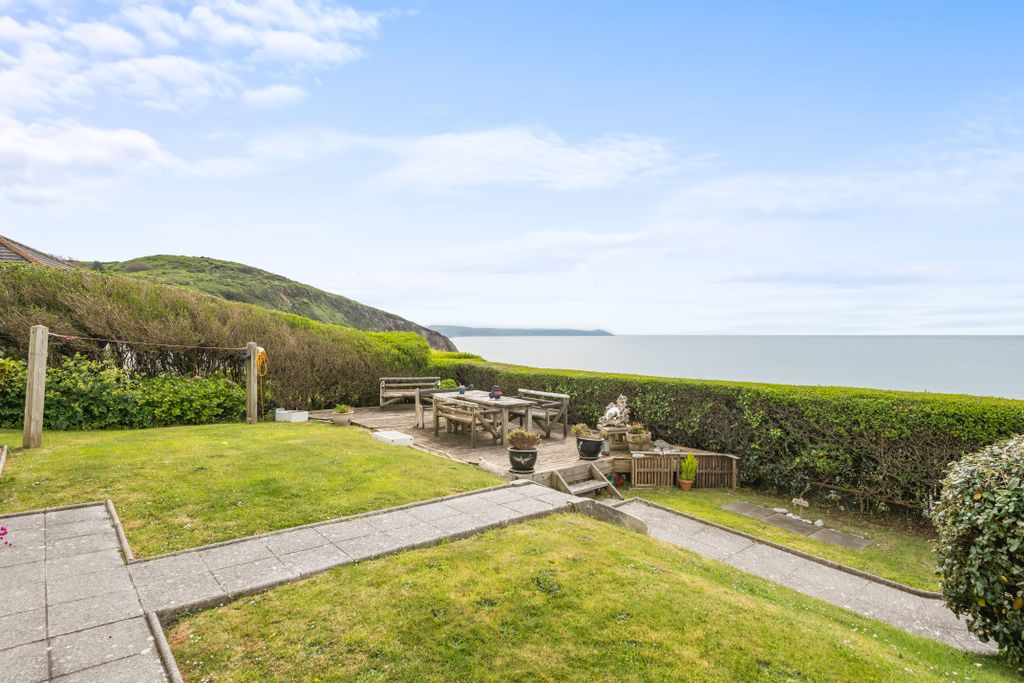 Property photo 3 of 14 Photo 02