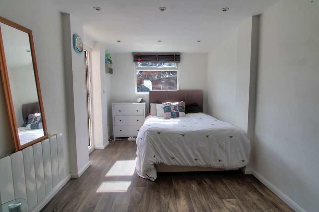 Property photo 3 of 14 A8