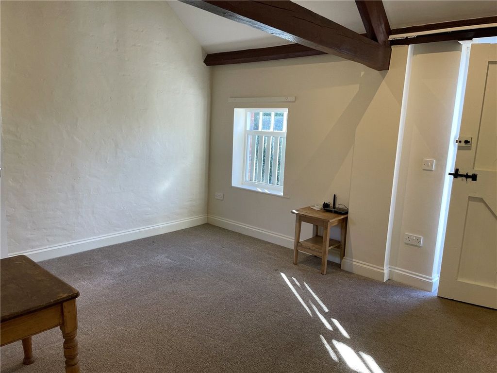 Property photo 2 of 8 Picture No. 18