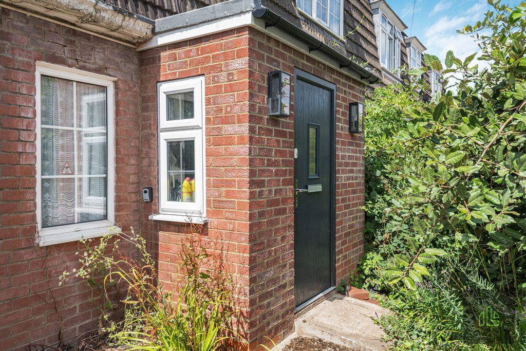 Property photo 2 of 34