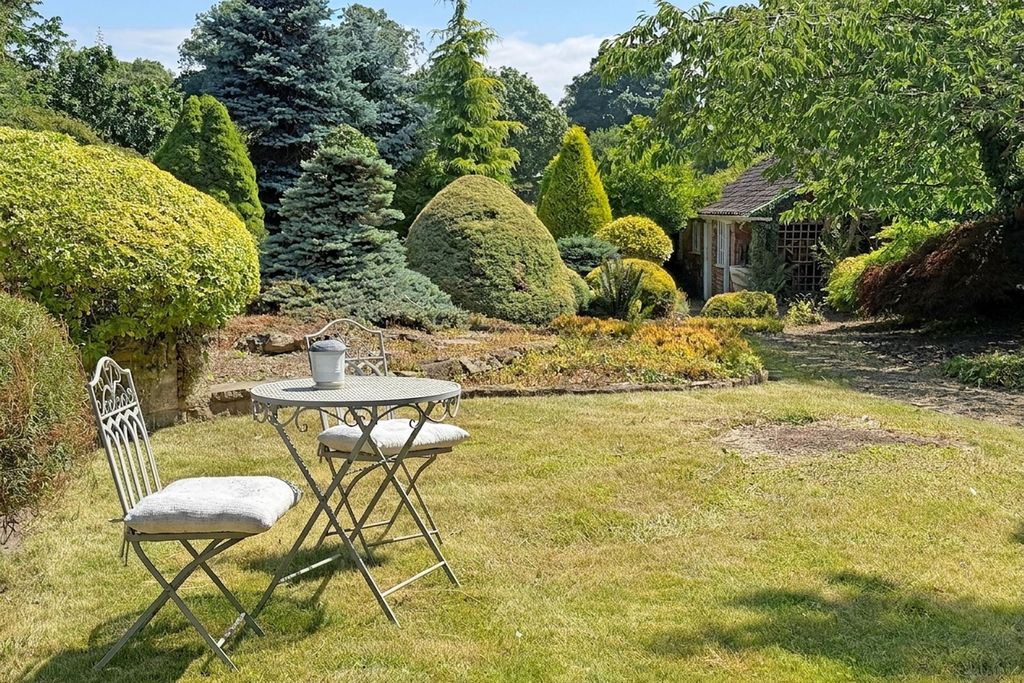 Property photo 2 of 27