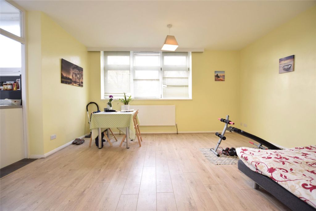 Property photo 2 of 8 Studio Room