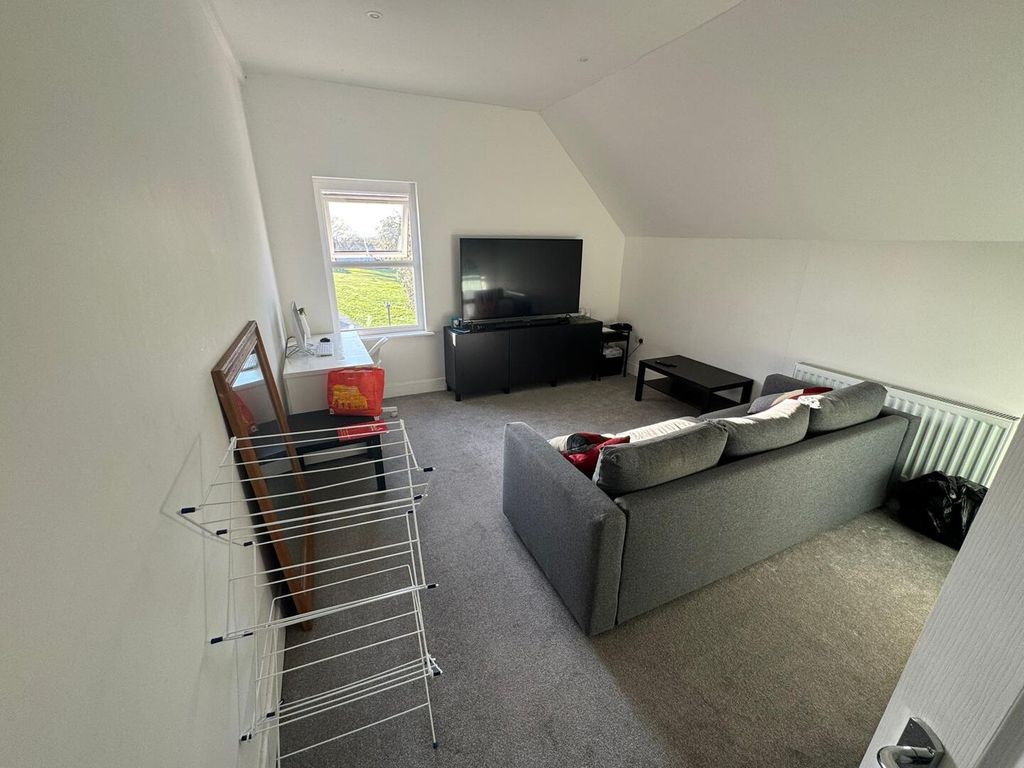 Property photo 2 of 7 Living Room