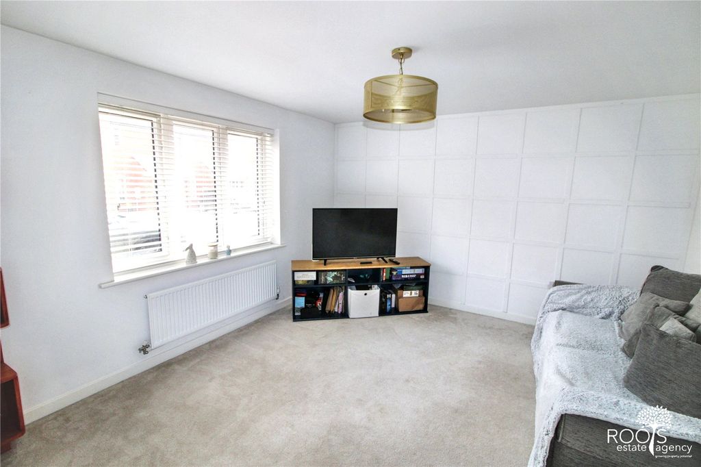 Property photo 3 of 14 Sitting Room