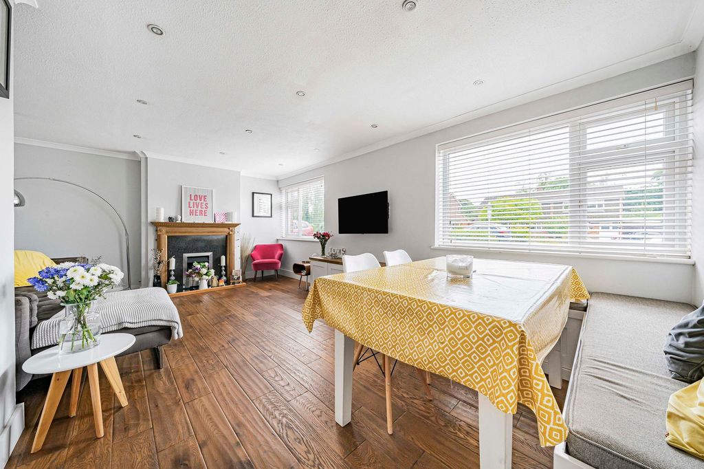 Property photo 2 of 26