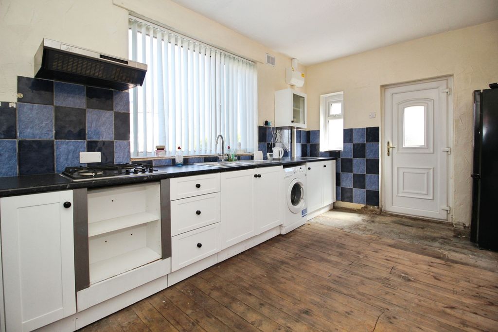 Property photo 3 of 15 Kitchen
