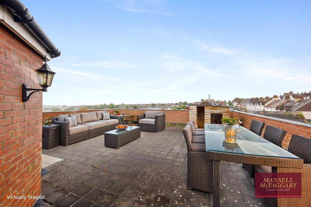 Property photo 2 of 23