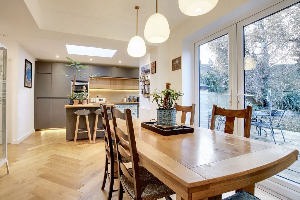 Property photo 1 of 31