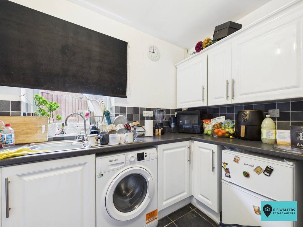 Property photo 3 of 20 Flat One Kitchen