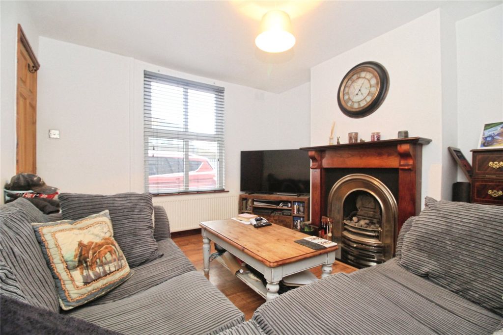 Property photo 3 of 7 Lounge