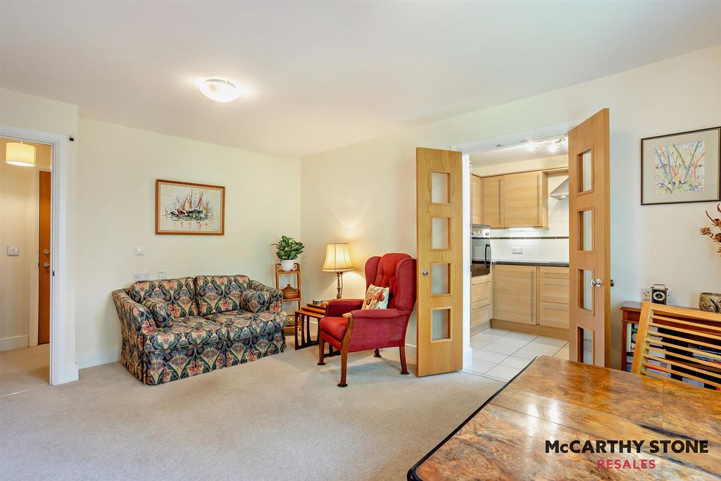 Property photo 3 of 27 8617618-Interior10-800.Jpg