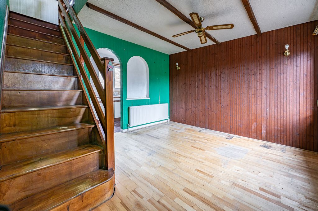 Property photo 2 of 24