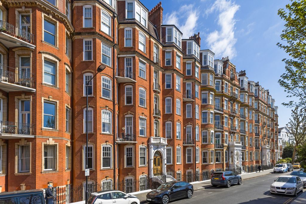 Property photo 2 of 20 Flat 11 Zetland House, Marloes Road, Kensington, London W8 5Lb