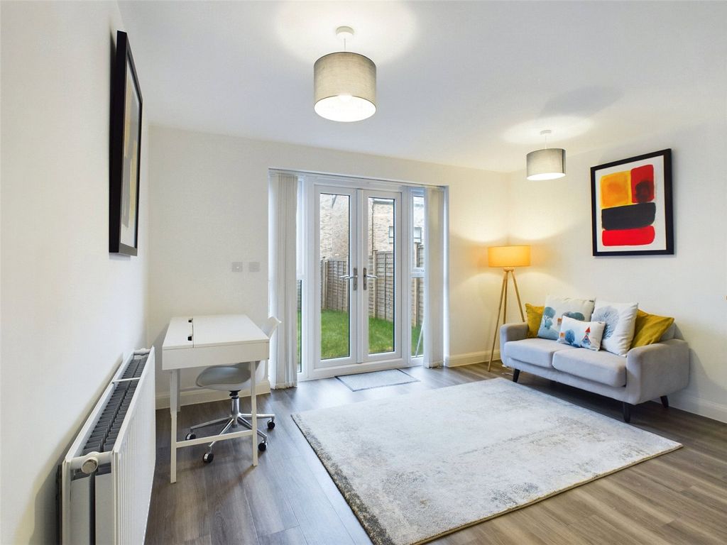 Property photo 2 of 18 Picture No. 11