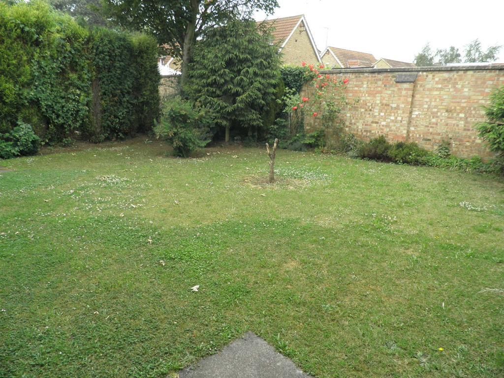 Property photo 2 of 6 Garden