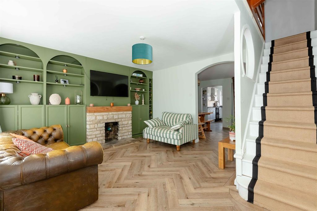 Property photo 2 of 21 Rife Way_19.Jpg
