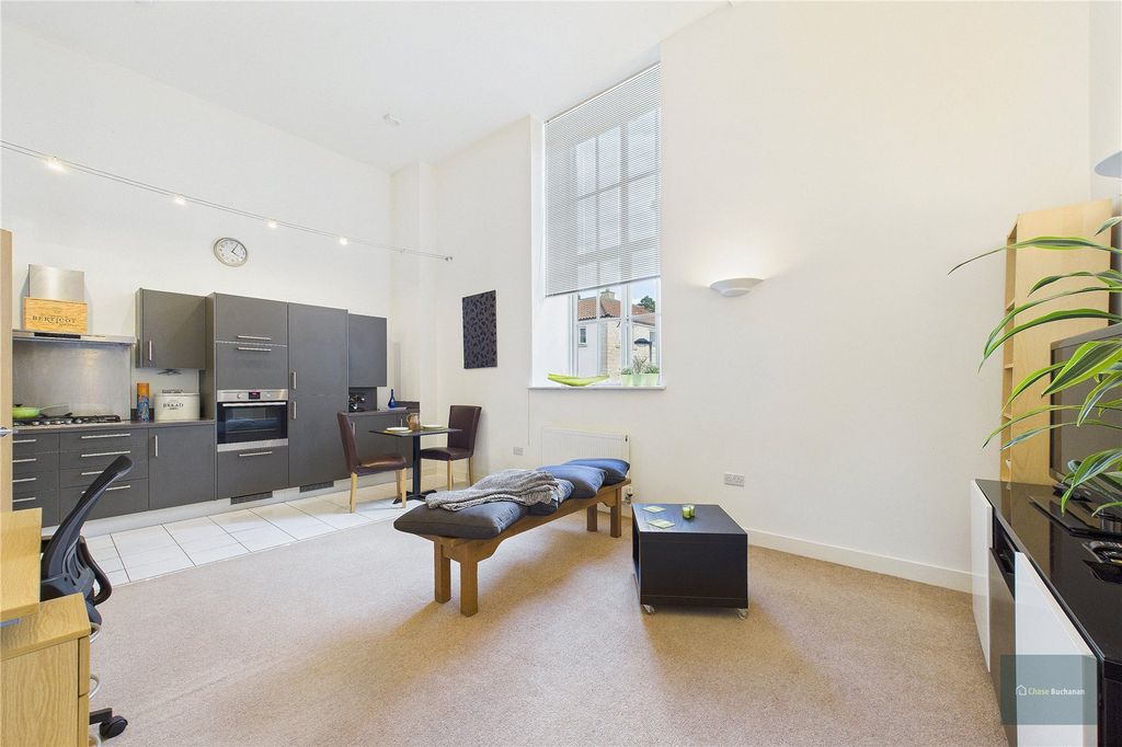 Property photo 2 of 10 Picture No. 26