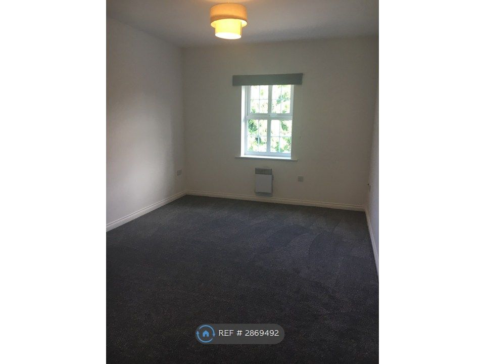 Property photo 2 of 11 Large Open Plan Living Room