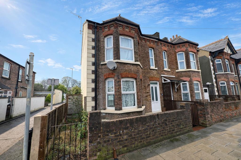 Property photo 1 of 7 Front