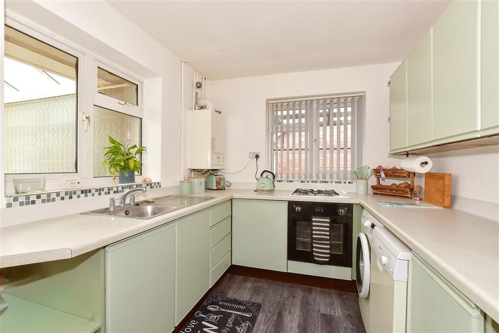 Property photo 3 of 7 Kitchen