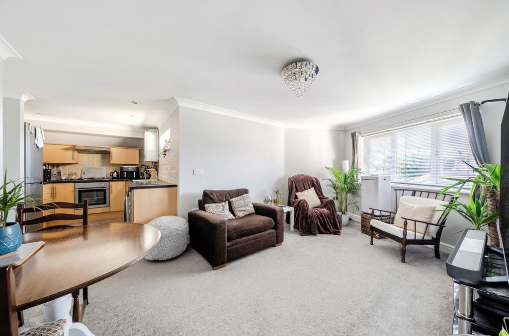Property photo 2 of 12 1526729-9-6Abb8Fc...