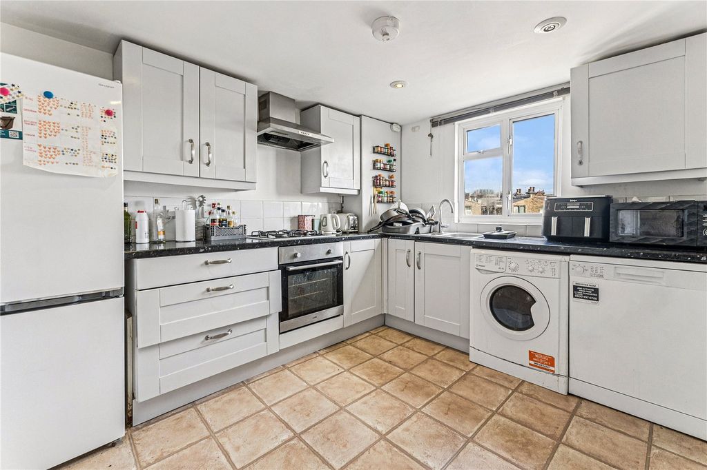 Property photo 2 of 14 Picture No. 17