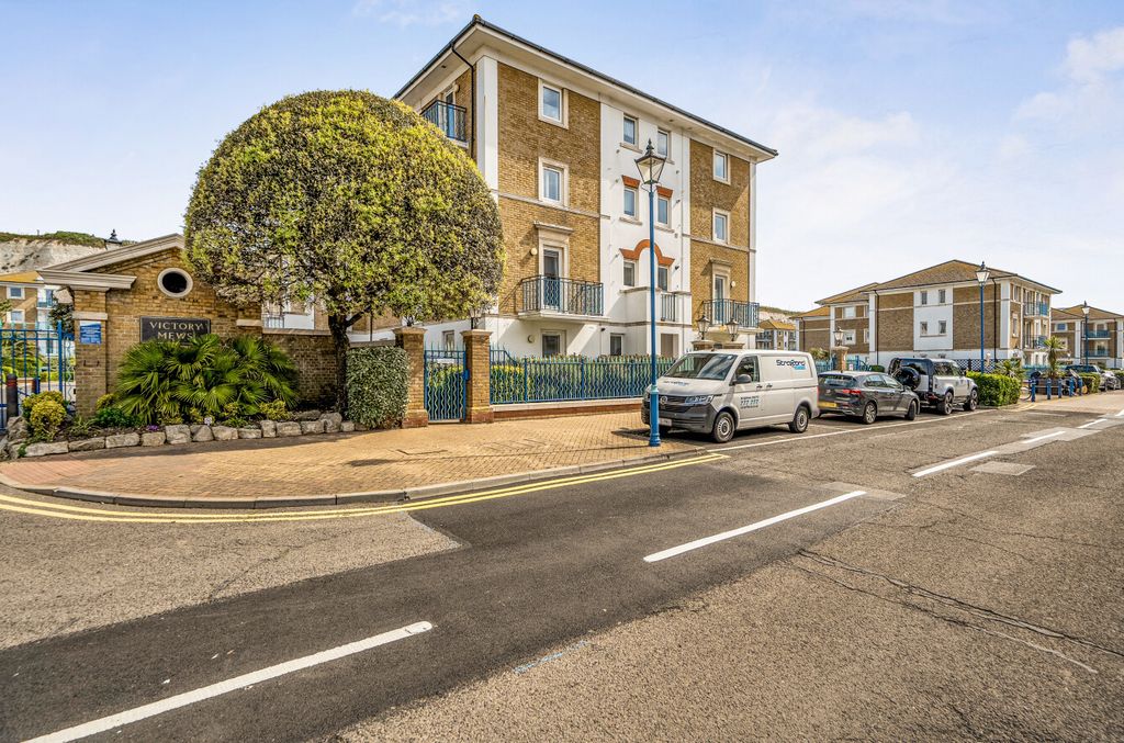 Property photo 1 of 11 1467249-17-6A0Eff...
