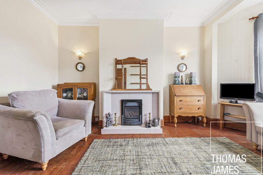 Property photo 2 of 27